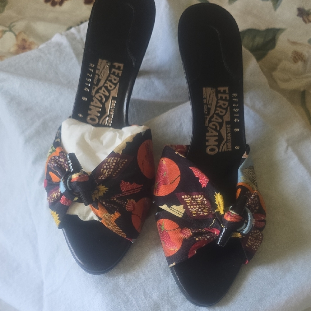 Salvatore Ferragamo Women's Black and Multicolor Bow Sandals